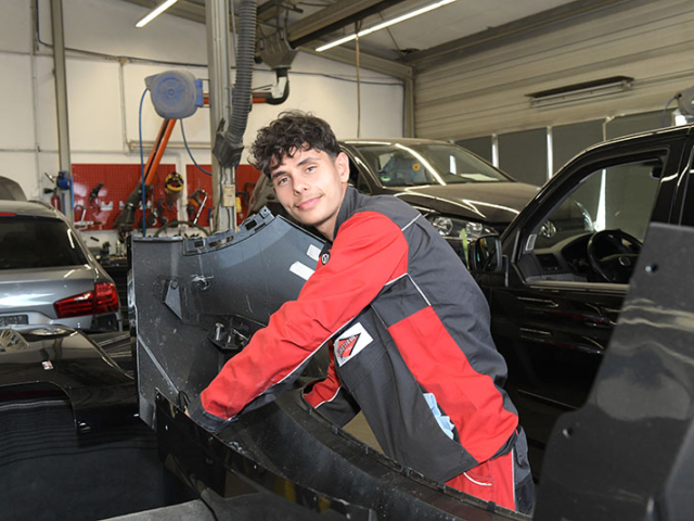 L. Piras, Auszubildender Karosseriebau L. Piras, Auszubildender Karosseriebau