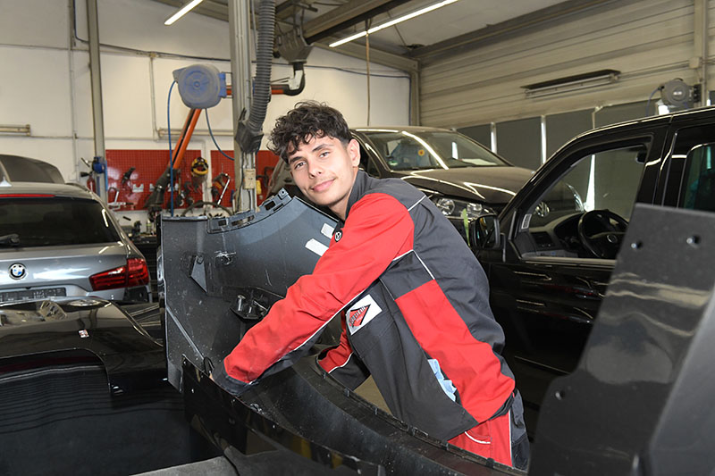 L. Piras, Auszubildender Karosseriebau